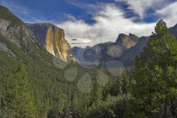 Yosemite national park and the well-known granite monolith El Kapitan