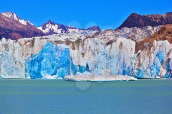  Excursion by boat to the huge white-blue glacier. Unique lake Viedma in Argentine Patagonia. The lake is surrounded by mountains