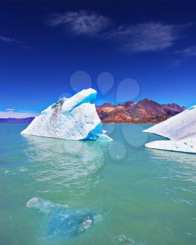  The unique lake Viedma  in droughty Patagonia. Huge white-blue icebergs float in ice emerald waters of the lake in Argentina