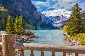 The picturesque promenade at Lake Louise. The lake is surrounded by mountains, glaciers and pine forests. Banff National Park, Rocky Mountains, Canada