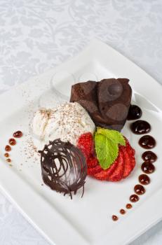 Chocolate flan with strawberries and chocolate, a wonderful dessert