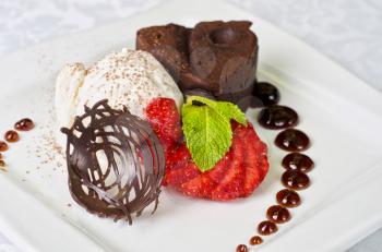 Chocolate flan with strawberries and chocolate, a wonderful dessert