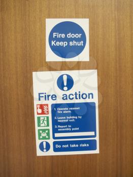 Fire door keep shut - with fire action sign