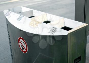 Waste sorting bin for ecological reuse of materials