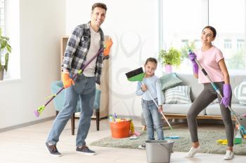 Happy family cleaning flat together�