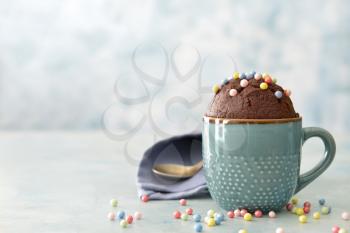 Chocolate mug cake on color background�