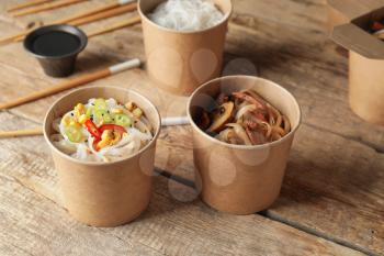 Bowls with tasty rice noodles on table�