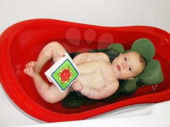 Bathing your baby in the bath