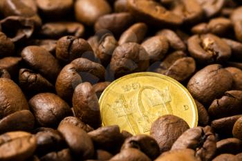 Sweden coffee market. Roasted coffee beans and 10 Swedish Kronor coin