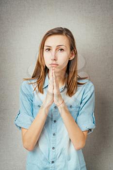 sad girl praying