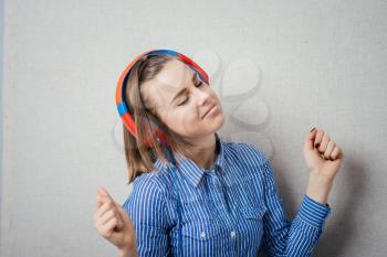 girl dancing with headphones