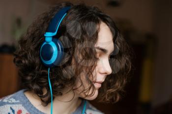 girl with headphones