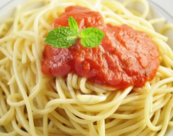 spaghetti with tomato sauce , close up
