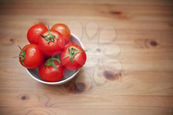 Ripe tomatoes in bowl 