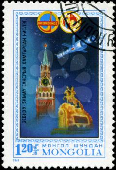 MONGOLIA- CIRCA 1981: A stamp printed in Mongolia shows Spaceship, Kremlin and monument in Ulanbaator, stamp from series honoring Intercocmos program, circa 1981.