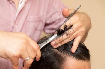 men's haircut with scissors at salon