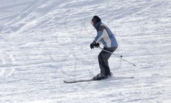 skier skiing