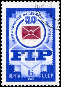 USSR - CIRCA 1976: A Stamp printed in USSR shows the Emblem of a Intl.Federation of Philately, 50th Anniv., circa 1976