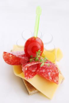 Canapes with cheese, salami, tomatoes and lettuce Cres