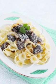 Pasta with braised morels in cream sauce