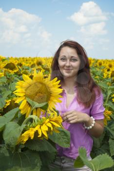 Beautiful girl in a field of sunflowers.