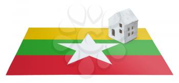 Small house on a flag - Living or migrating to Myanmar