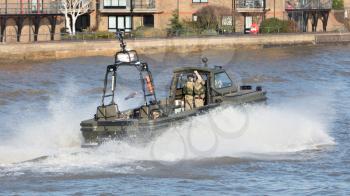 London, United Kingdom - Februari 21, 2019: Small boat of the Royal Navy practicing on the Thames on februari 21, 2019.