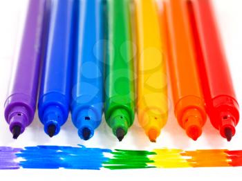 tips of seven rainbow colored felt pens close up