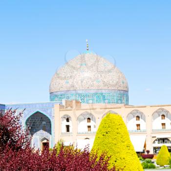 blur in iran   the old square of isfahan prople garden tree heritage tourism and mosque
