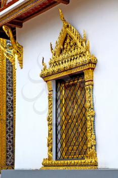 window   in   bangkok in thailand incision of the buddha gold      temple
