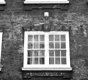 in europe london old red brick wall and      historical window
