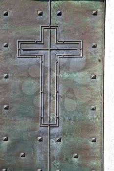 sumirago abstract   rusty brass brown knocker in a  door curch  closed wood italy  lombardy 
