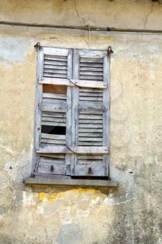 window  varese palaces italy lonate ceppino    abstract      wood venetian blind in the concrete  brick