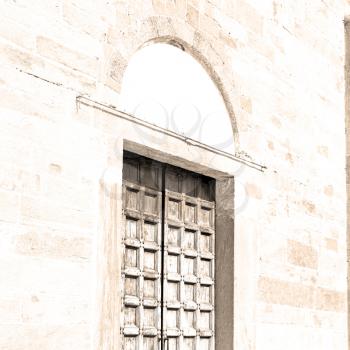 old door    in italy land europe architecture and wood the historical   gate