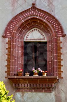 red  europe  italy  lombardy        in  the milano old   window closed brick      abstract grate   flower