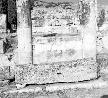  pamukkale    old       construction in asia turkey the column  and the roman temple 