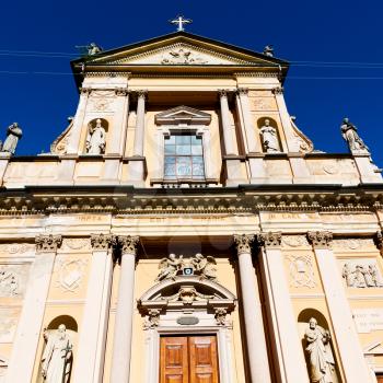 column   old architecture      in italy europe milan        religion and sunlight