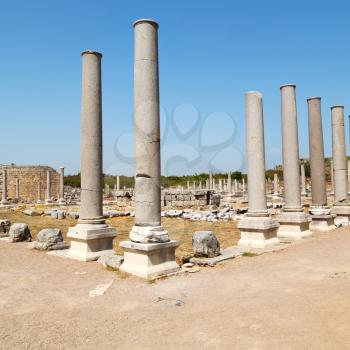  old   construction in asia turkey the column  and the roman temple 