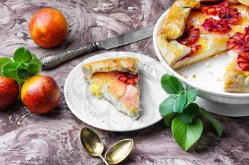 Cut into a delicious pie stuffed with oranges and grapefruits