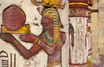 Ancient egyptian wall paintings on column