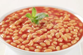White beans stewed in tomato sauce