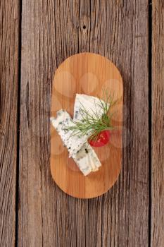 Pieces of blue cheese on a cutting board