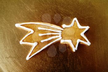 Gingerbread comet on a golden plate
