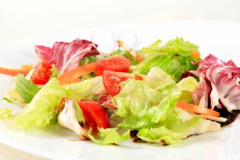 Fresh vegetable salad with balsamic vinegar
