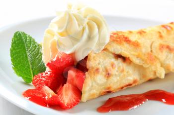 Crepe with fresh strawberries and cream