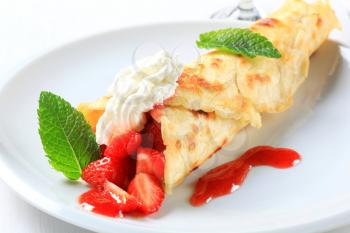 Crepe with fresh strawberries and cream