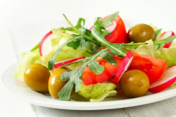 Fresh vegetable salad with green olives