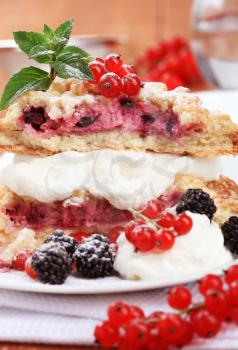 Berry fruit cake with cream cheese - detail