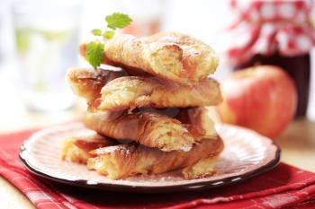 Puff pastry with apple filling on a plate