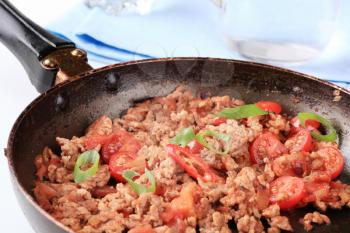 Minced meat stir fried with tomatoes, pepper and onion